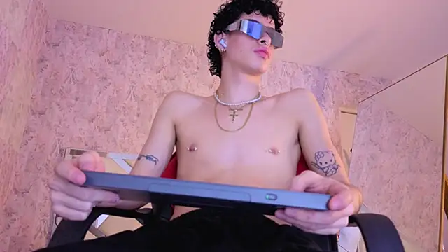 nova_salvatore's cam snapshot