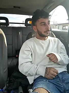 Iulianmarius12 live sex cam