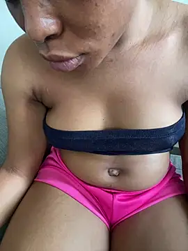 PrettyNina77 live sex cam