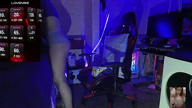 Blondiewithanass live sex cam