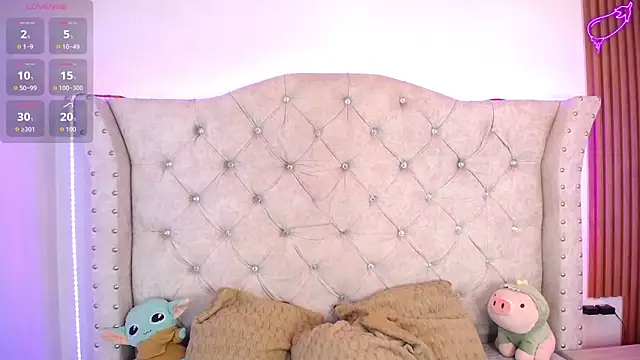 Violet_Collins1's cam snapshot