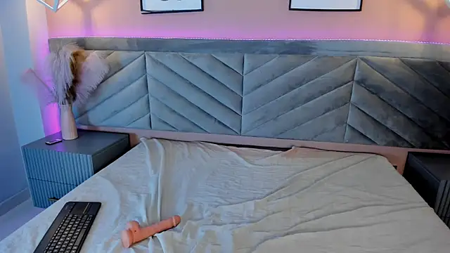 mila_blake1's cam snapshot