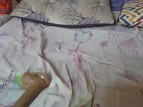 Hot-litchie's cam snapshot