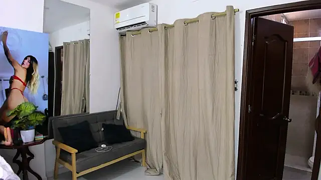 zou_quira live sex cam