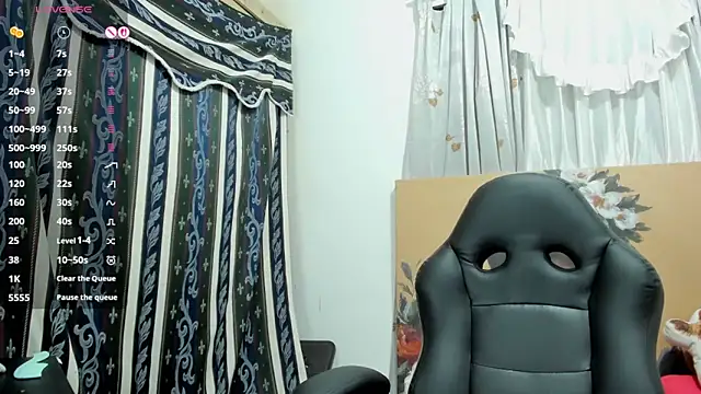 lilybaudyn_'s cam snapshot