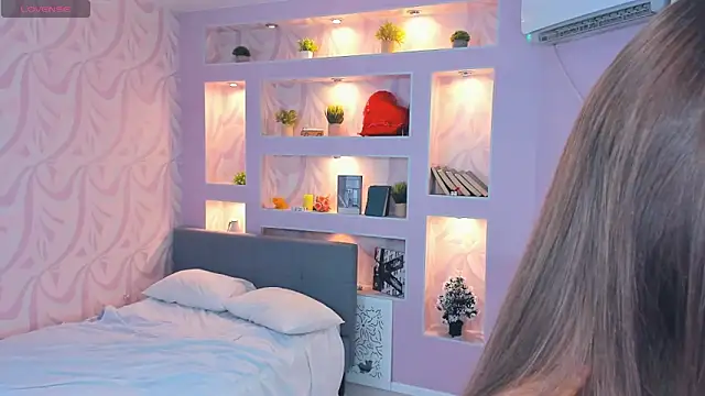 FloraDobb's cam snapshot