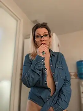 ManuelaX live sex cam