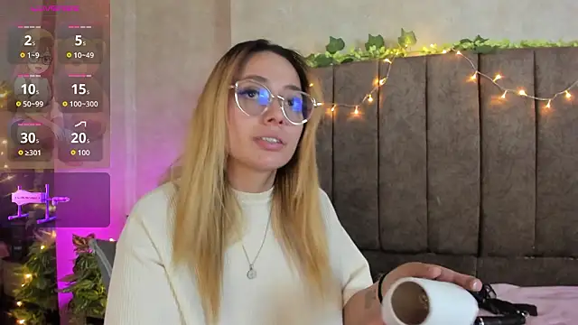 LanaMills_'s cam snapshot