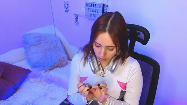 Emily_Lindey's cam snapshot