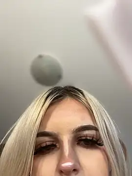 Steffi_Snowbunny live sex cam