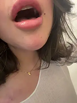 sukhakunis1 live sex cam