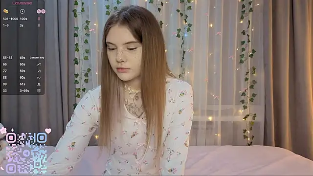 CarolinePepper live sex cam