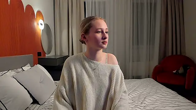 TraceeRebollar's cam snapshot