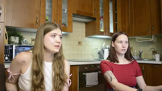 HotCaramellsTV's cam snapshot