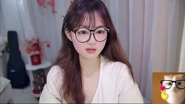 YUANYUAN-A live sex cam