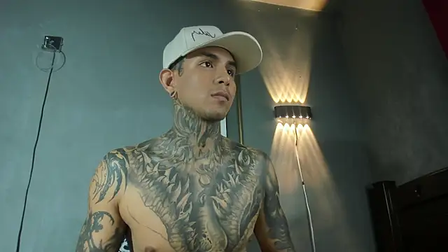 Travistanner_28 live sex cam