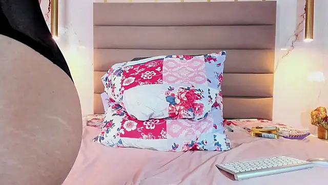 Scarleett_22 live sex cam