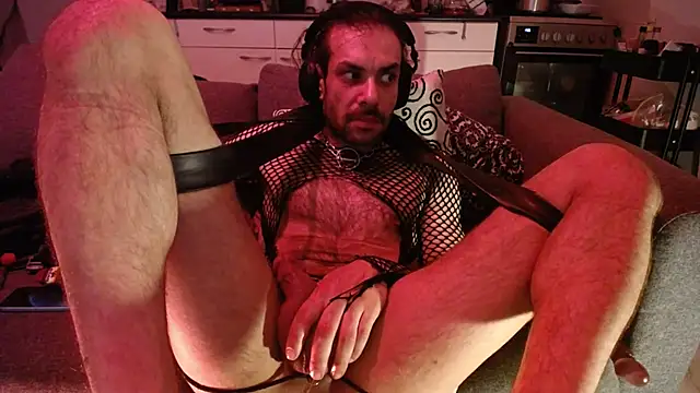 P4RtYBOII92 live sex cam