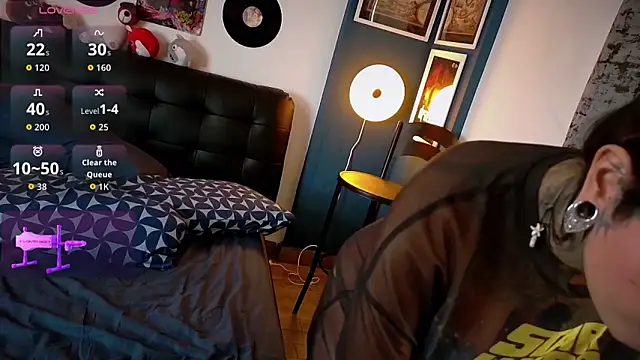 ReynaTatty live sex cam