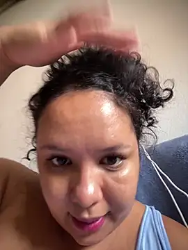 Bigostosa live sex cam