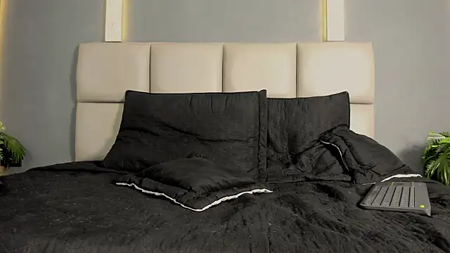 EmilyReddoll's cam snapshot