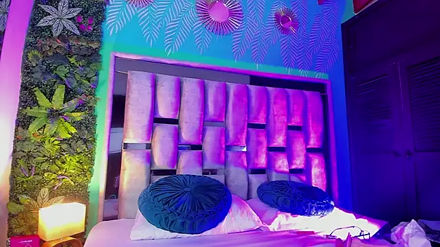 Mari_cooper1's cam snapshot