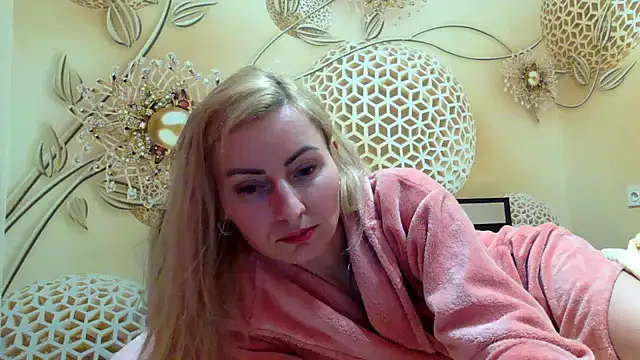 Yourrealgirl's cam snapshot