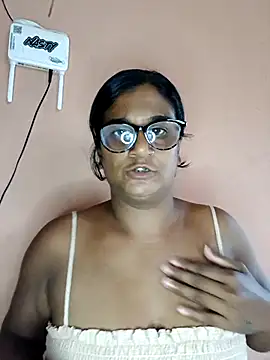 indianstrawberrylips4u's cam snapshot