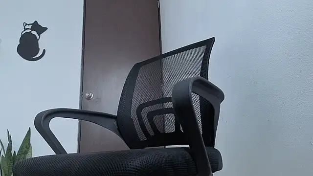 Saturno_v live sex cam