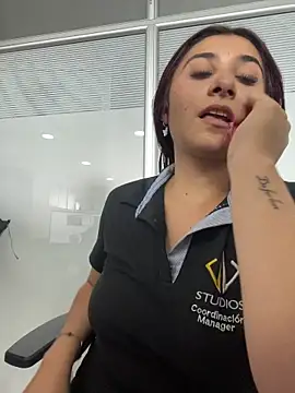 Nahomy_Benett live sex cam