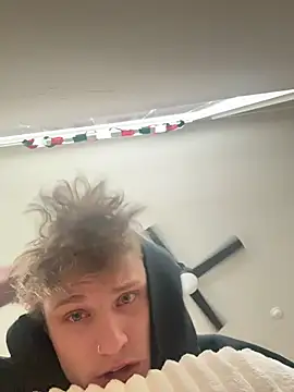 PAPITRVN live sex cam