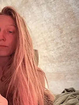 GoldenFlameGoddess live sex cam