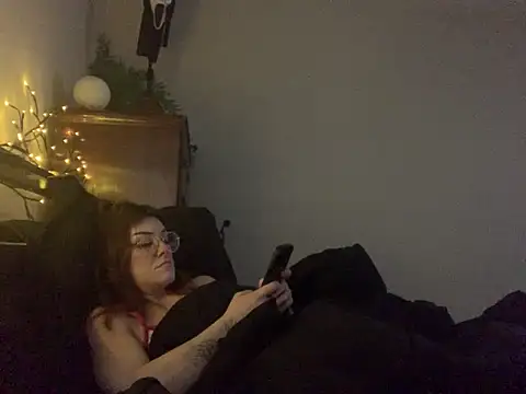 Intothewoodswego's cam snapshot