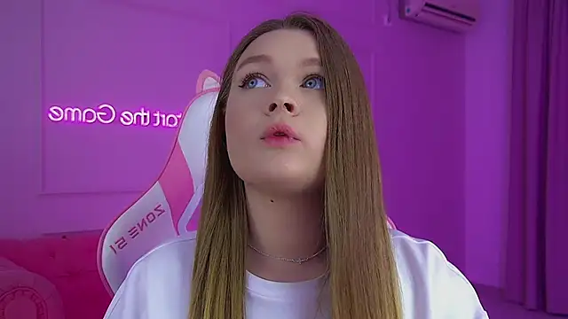 CrystalLyons's cam snapshot