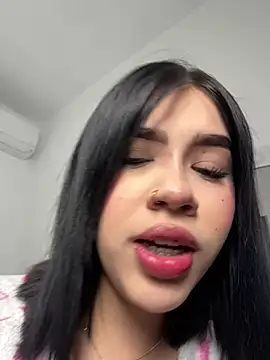 Lily_Woodz's cam snapshot