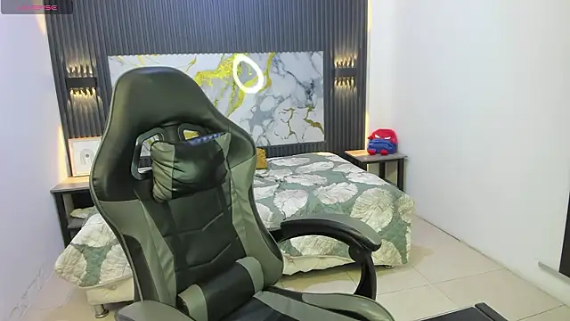 Dark_Desiree18 live sex cam