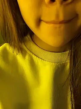 Uyennii02 live sex cam