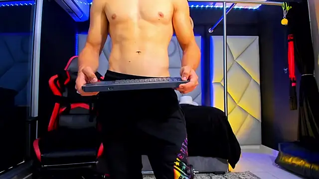 Aydenmiller96 live sex cam