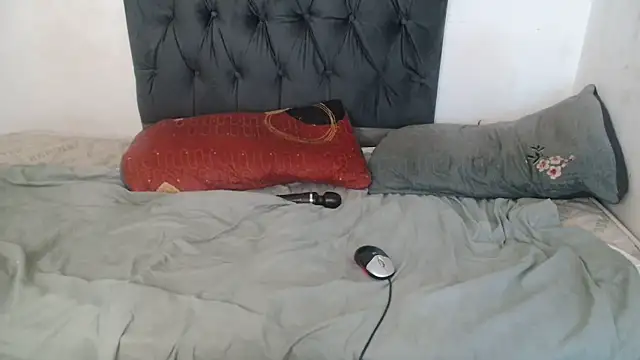 Ciara-Mia live sex cam