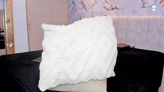 kiana_cream live sex cam