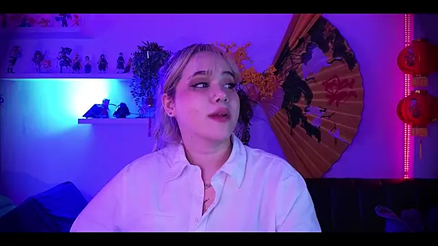 albaismynameX live sex cam