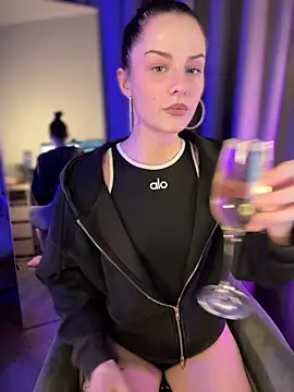 bigJuicyPussy live sex cam