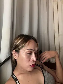 RomanticPearlTS live sex cam