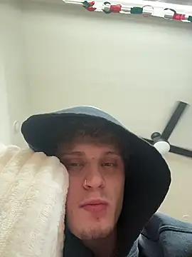 PAPITRVN live sex cam