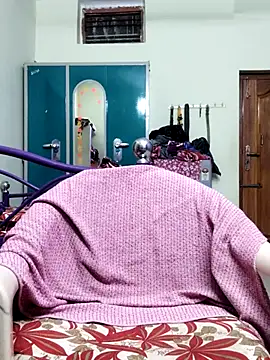 yamini1431 live sex cam