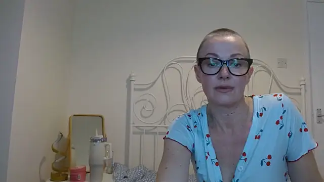 ELEGANT-ARIA36 live sex cam