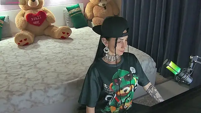 EvelynAisha's cam snapshot