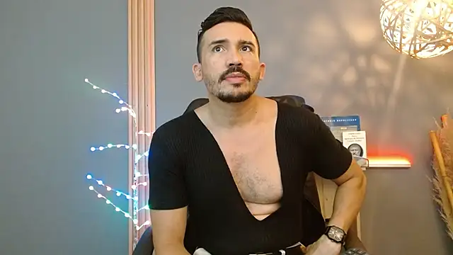 Reiko_85_ live sex cam