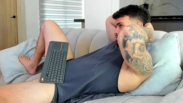 Ricardogo19 live sex cam