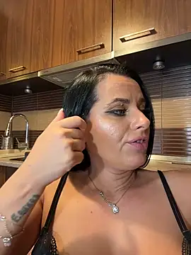 Hotmomcheckk_ live sex cam